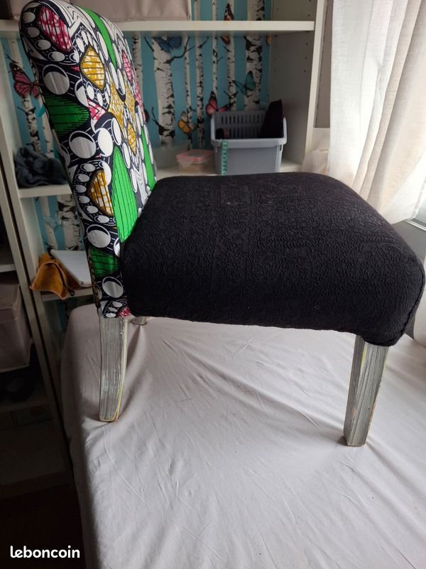Chaise basse noire et wax n0 2 (image 3)