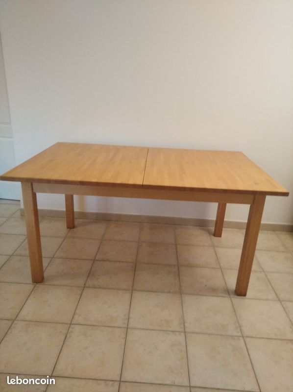 Table en pin massif (image 1)