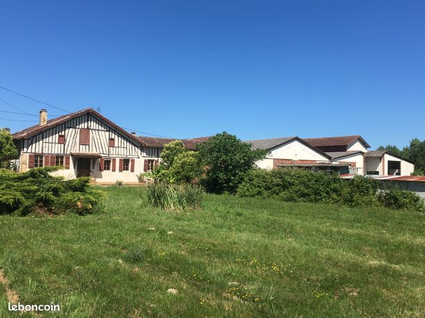 Ensemble de batiments avec rapport locatif