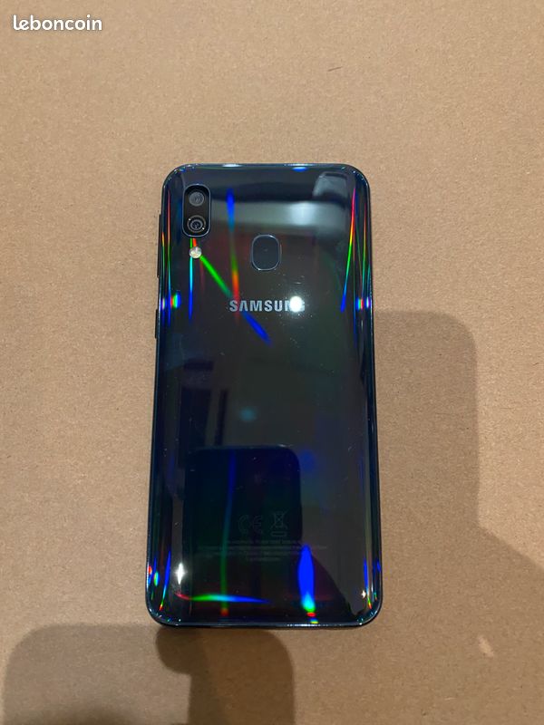Samsung Galaxy A40 (image 2)