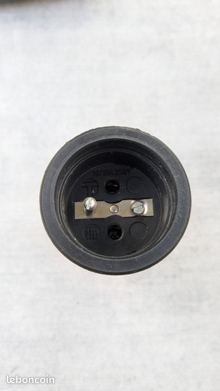 Fiche femelle étanche pour la fabrication ou réparation de rallonges électriques pour atelier ou jardin (image 3)