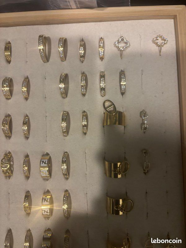 Des Bijoux à vendre élégants et durables, conçus pour garder leur éclat et leur couleur intemporelle. Une touche raffinée qui résiste au temps (image 3)