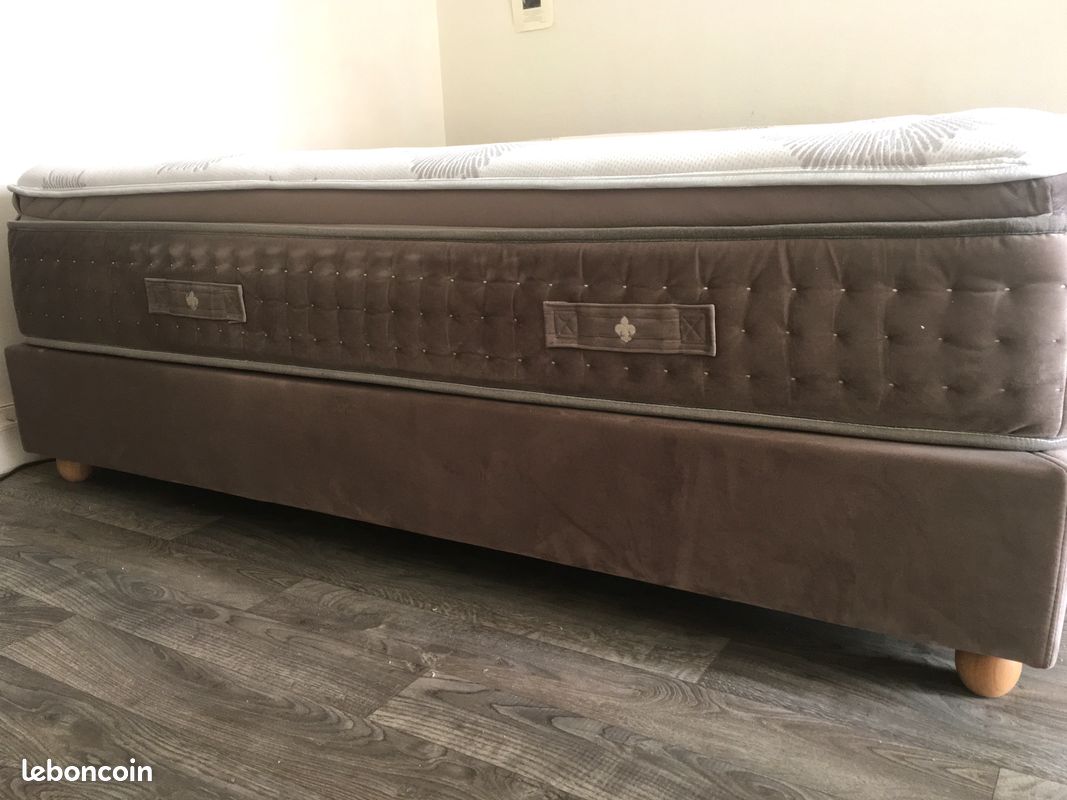 Matelas +sommier Petit Trianon 190 x 140, état impeccable (image 3)