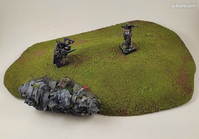 Décor De Wargame – Maison/ferme 6x8 Cm Peinte Et Floculée (Warhammer, 9th Age, AOS)