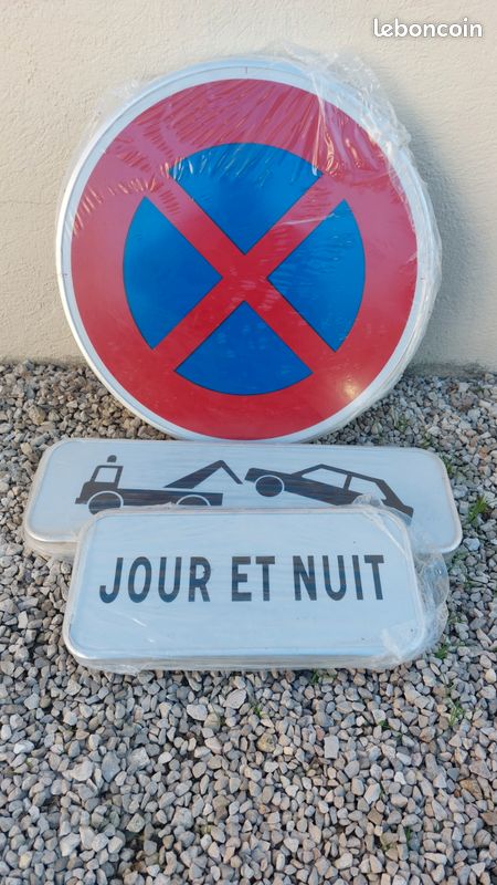 Panneau Stationnement Interdit Jour Et Nuit - ABS Traité Anti-UV, Rouge, Gravé, Fabriqué En France, Neuf