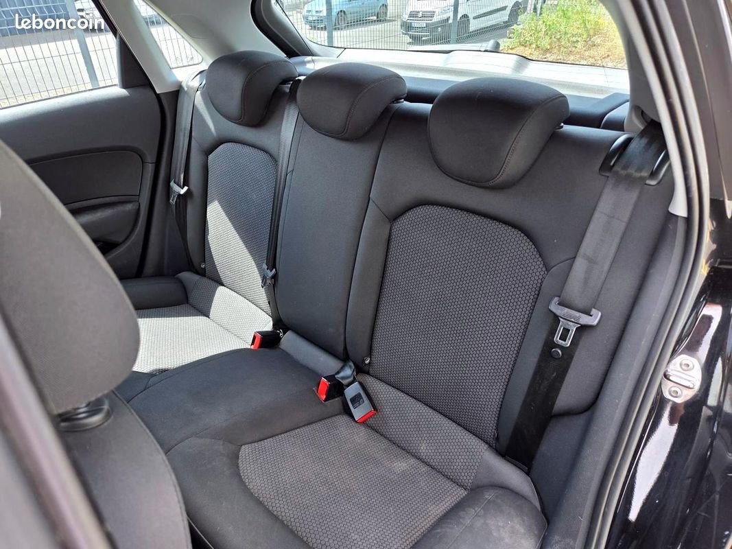 AUDI A1 Sportback 1.6 TDi DPF - 90 - Start/Stop SPORTBACK Ambiente PHASE 1 (image 11)