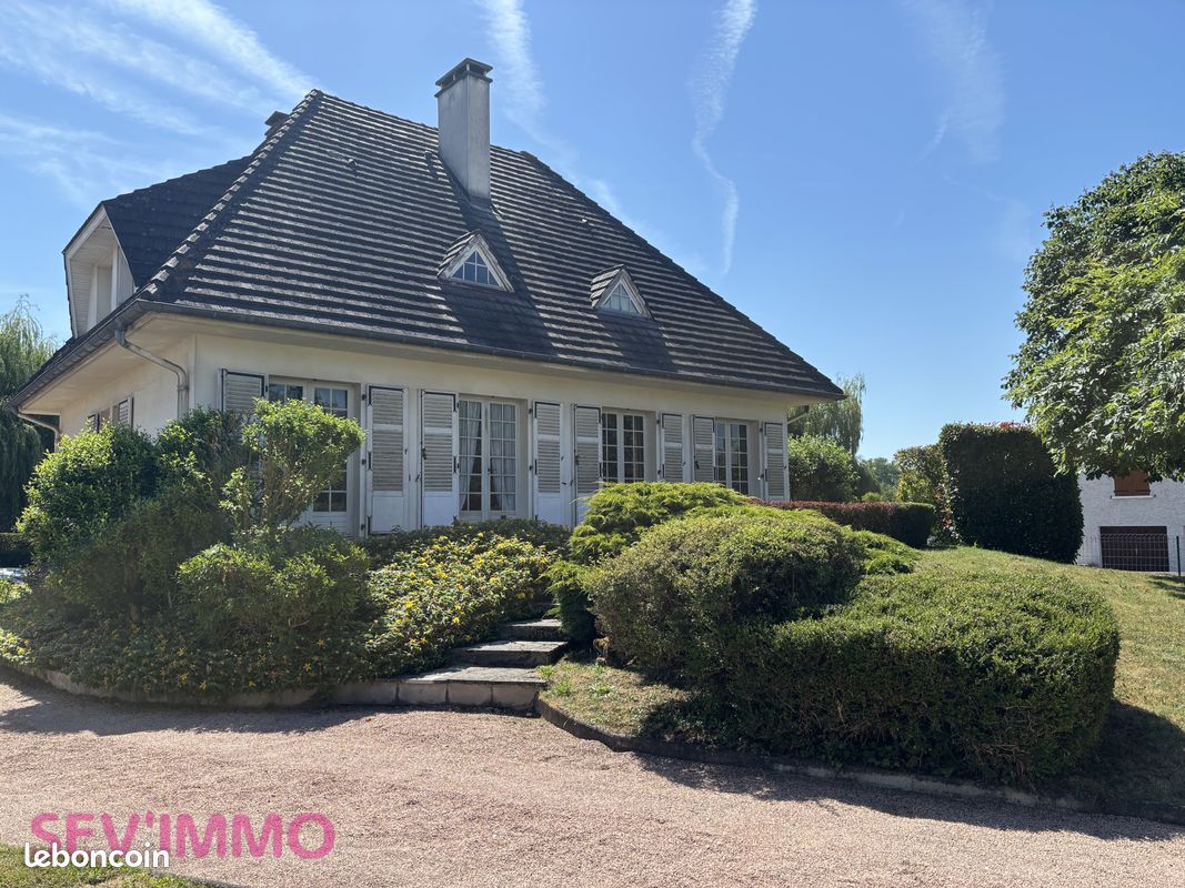 Maison 6 pièces 141 m² · à Saint-Germain-des-Fossés · 141 m² · 127 000 €