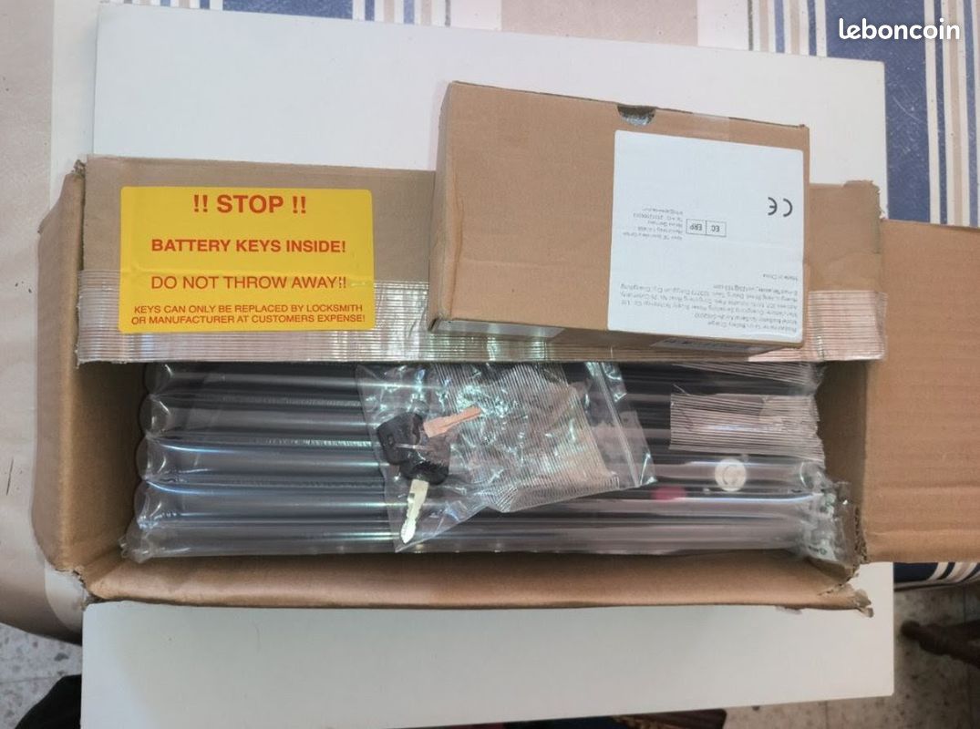 Batterie pour vélo électrique neuve au lithium ion 48 v 17,5 ah 840 wh, avec son chargeur et sa platine de fixation (image 4)