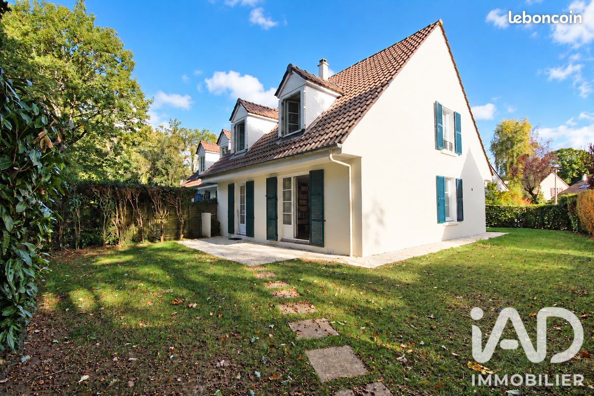 Maison 7 pièces 132 m² · à Maurepas · 132 m² · 459 000 €