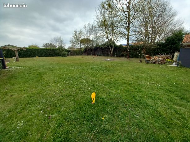 Particulier vend terrain à bâtir plat libre constructeur de 636 m²