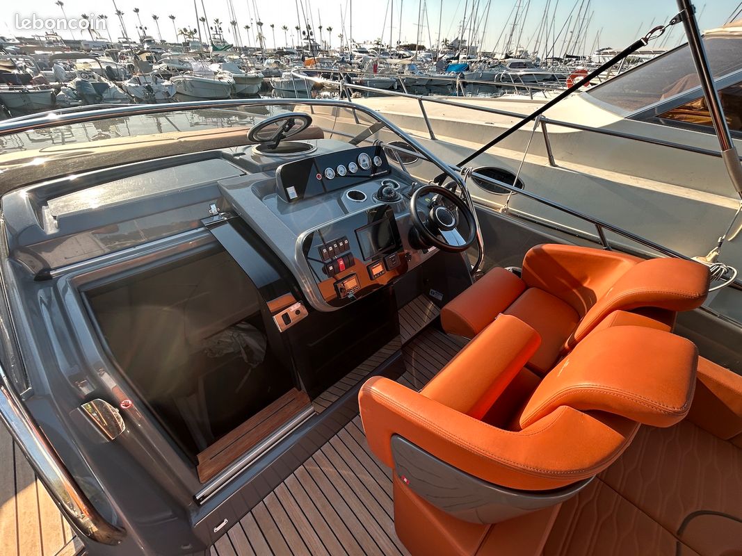 CRANCHI E30 ENDURANCE – 2021 | VOLVO PENTA D4 320 CV | Full options – Très bon état (image 7)
