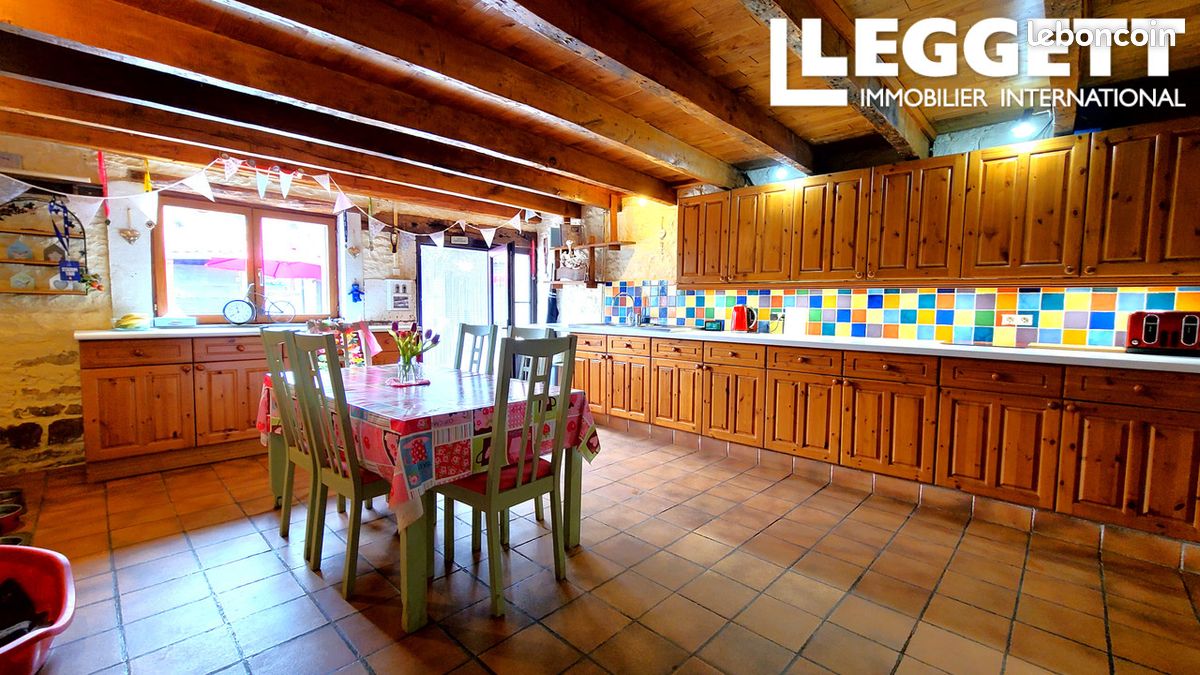 Maison 6 pièces 178 m² - Nanteuil-en-Vallée 16700 (image principale 1)