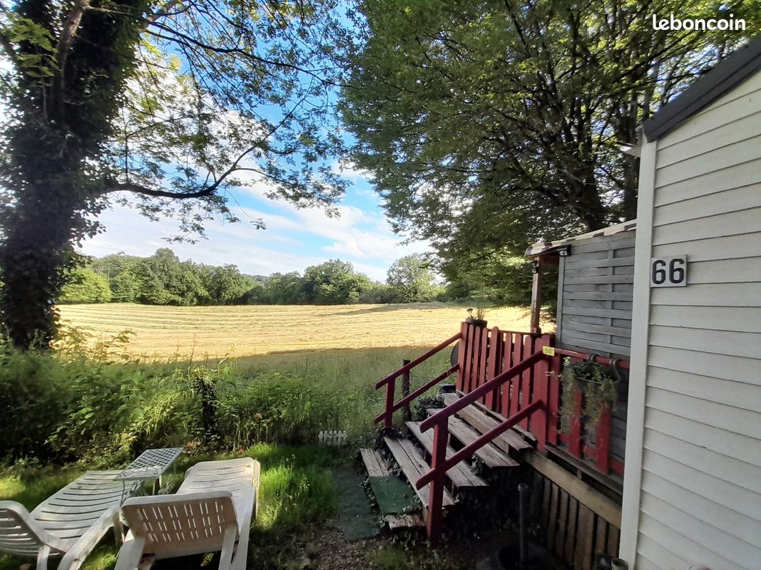 Mobil-home au calme avec beau point de vue dans camping familial avec piscine (image 1)
