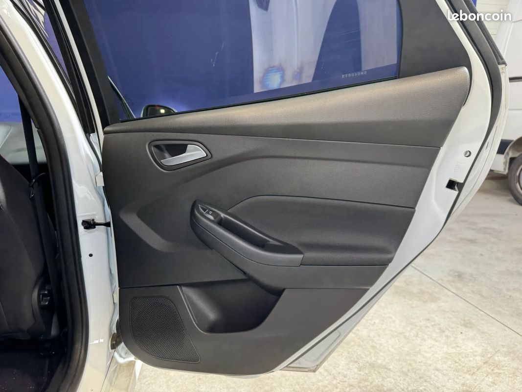 FORD Focus ST-Line 1.0 Ecoboost 125ch - Suivi - Caméra de Recul - GPS (image 19)