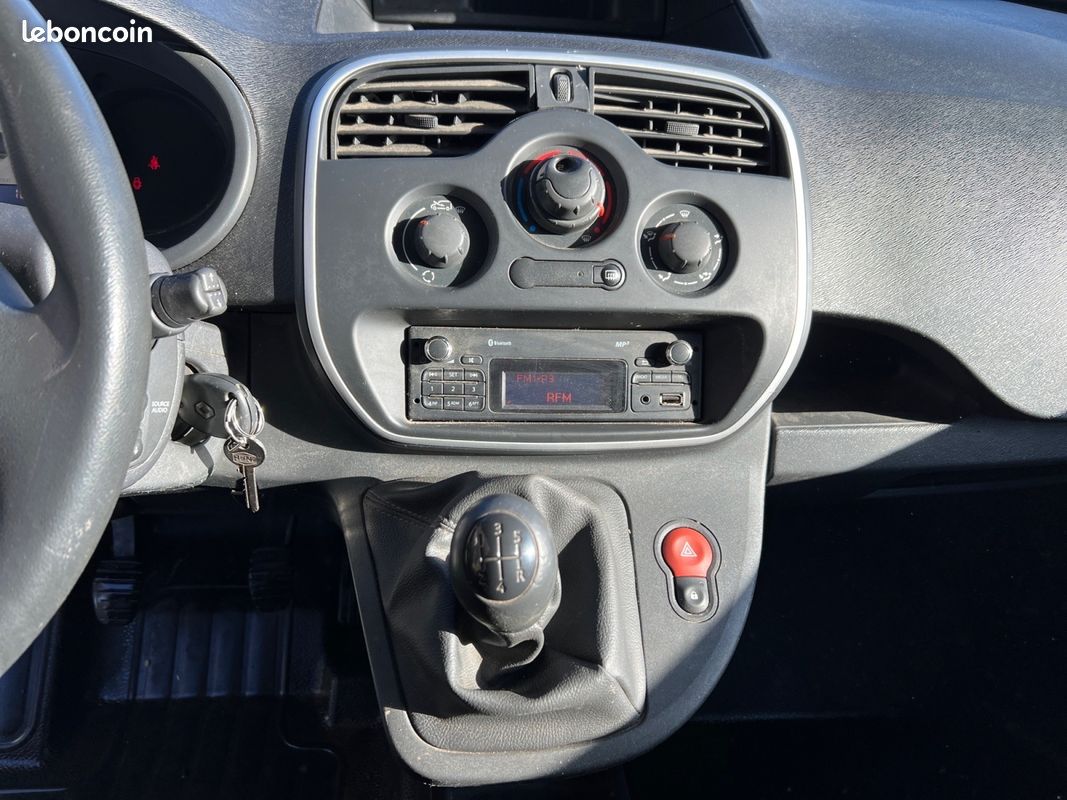 RENAULT KANGOO 1.5 DCI 90 ch Confort Fourgon - Attelage - Pas de TVA (image 6)