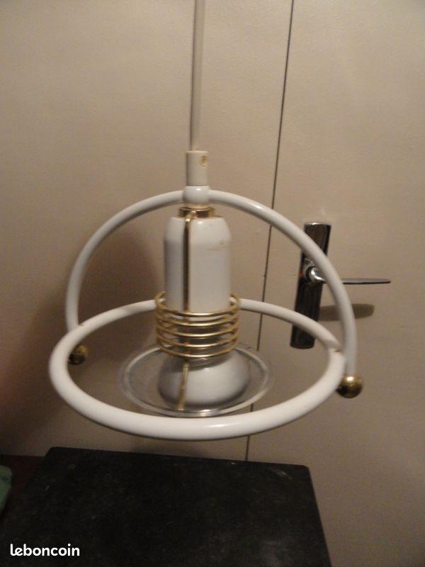 Petite suspension quasi neuve (image 1)