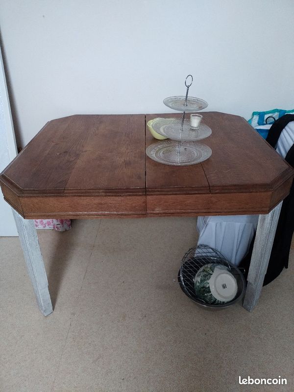 Table ancienne (image 1)
