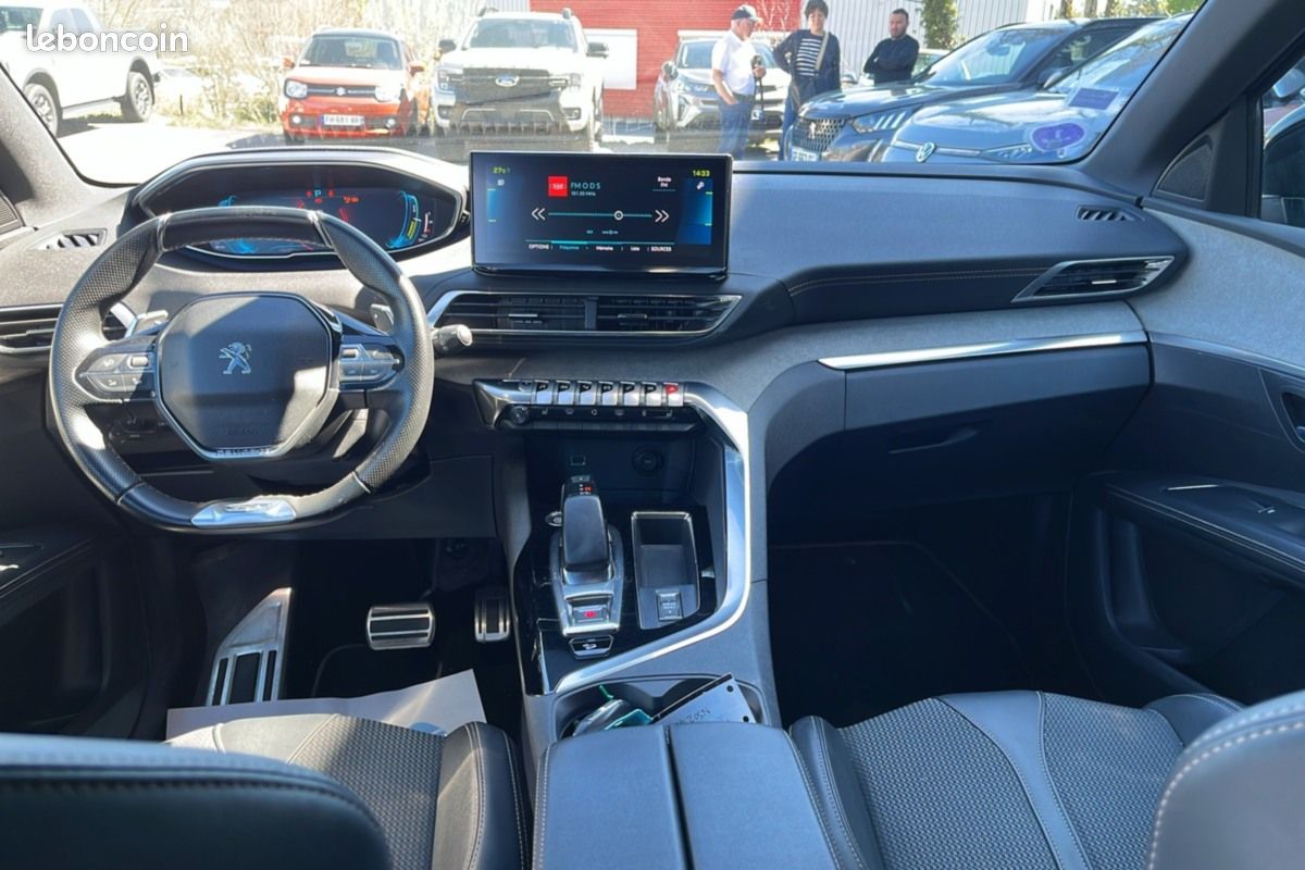 Peugeot 3008 HYBRID4 300 GT (image 3)