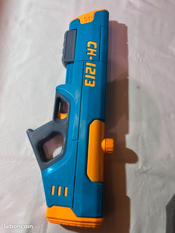 Jouer enfant pistolet 🔫 à eau 💦 (image 1)