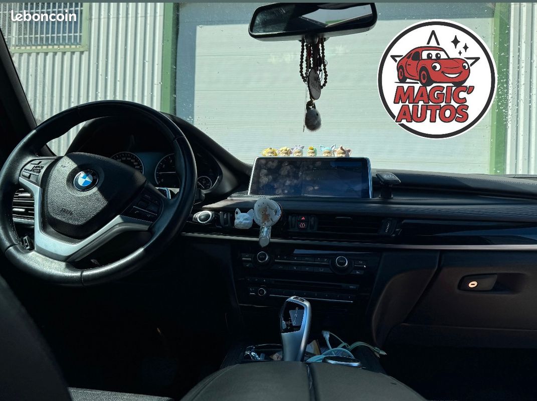 BMW X5 EXCLUSIVE FULL OPTiON HYBRIDE RECHARGEABLE 313 CH XDRIVE BOITE AUTO 4X4 TOIT OUVRANT PANO / CARPLAY SS FIL / CUIR CHAUFFANT / HAYON ELECT / AFFICHAGE TETE HAUTE / KEYLESS / GPS / CAMERA 360° / (image 5)