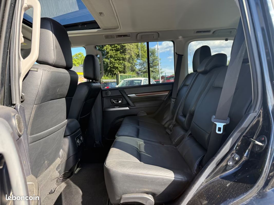 Mitsubishi Pajero 3.2 DI-D 200CH Instyle - Carnet D'entretien Complet Mitsubishi - 4X4 - Toit Ouvrant - Attelage - Caméra - Régulateur - 180000KM (image 8)