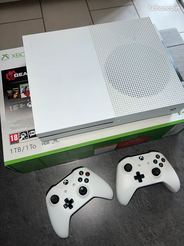 XBox One S 1To Bleue + 2 Manettes - Très Bon état