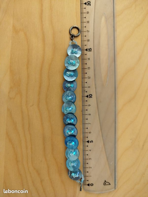 Bracelet bleuté en perles Swarovski fait main (image 4)