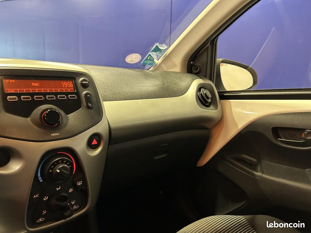 Peugeot 108 1.0 VTi 69 Active Top (image 25)