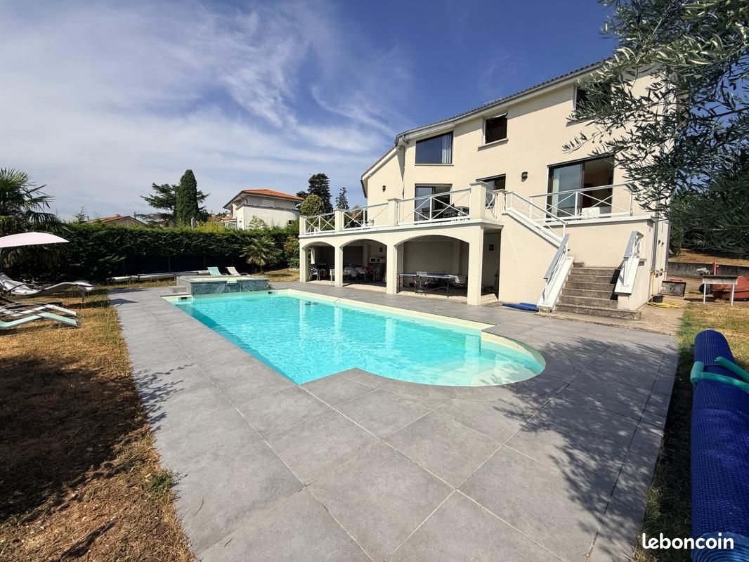 Maison 5 pièces 137 m² · à Genilac · 137 m² · 490 000 €