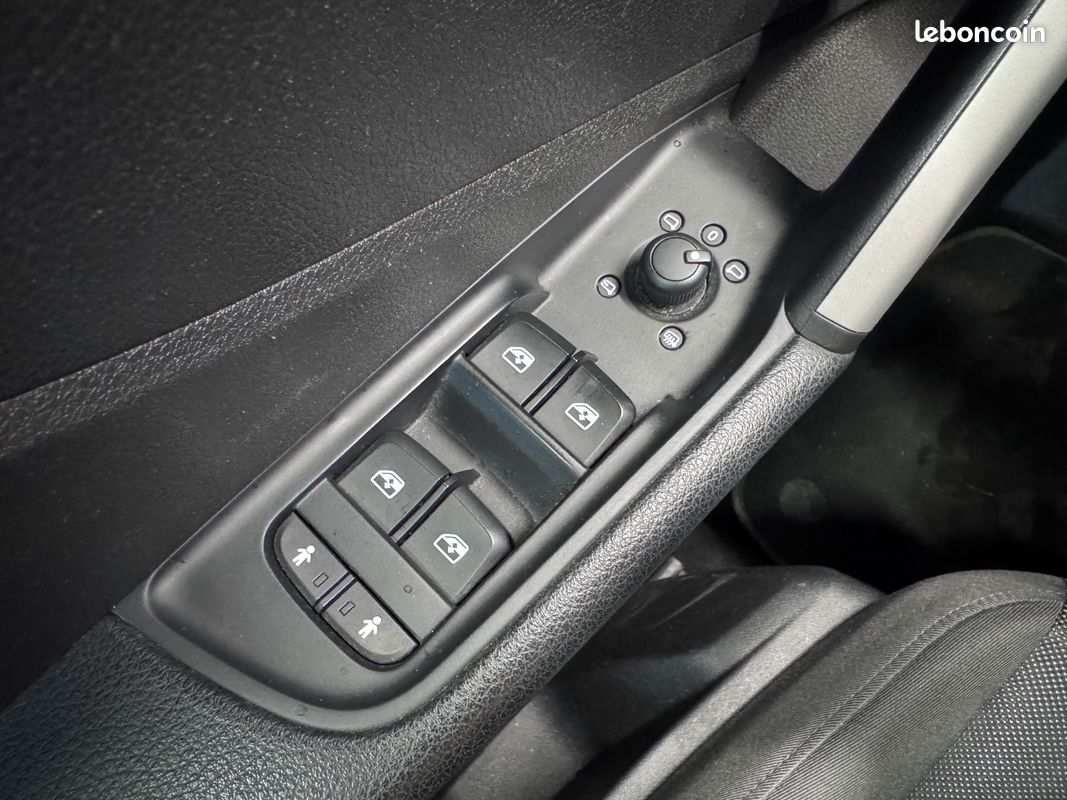 AUDI Q2 35 TFSI 150 150Ch Radar AR Suivi complet Garantie 12 mois (image 23)