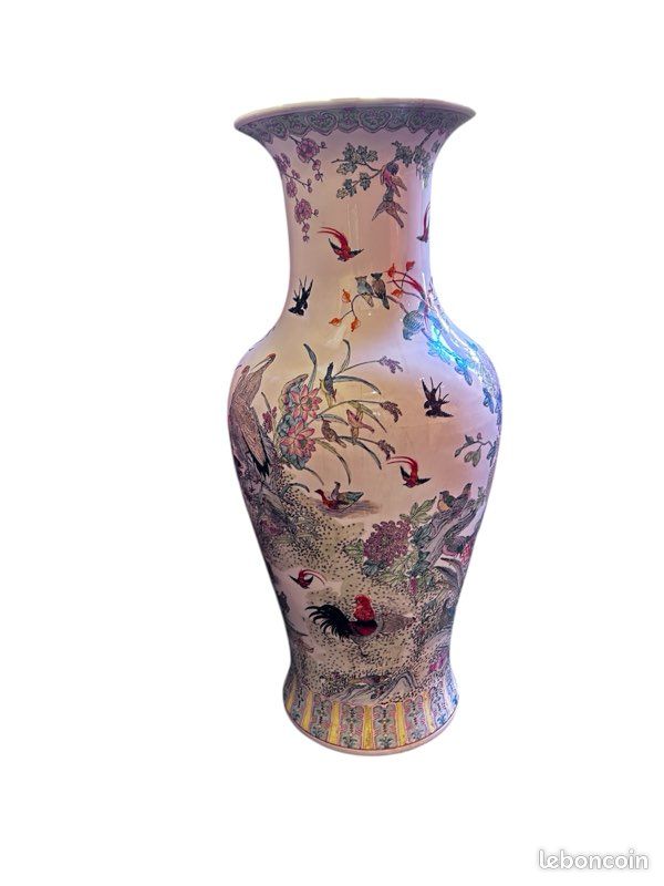 UNE TRÈS FINE TASSE ET SOUCOUPE ROSE FAMILLE CHINOISE À