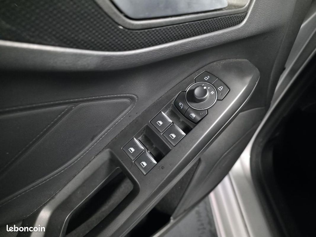FORD FOCUS 1.0 EcoBoost mHEV - 155 - BVA ST Line (image 28)