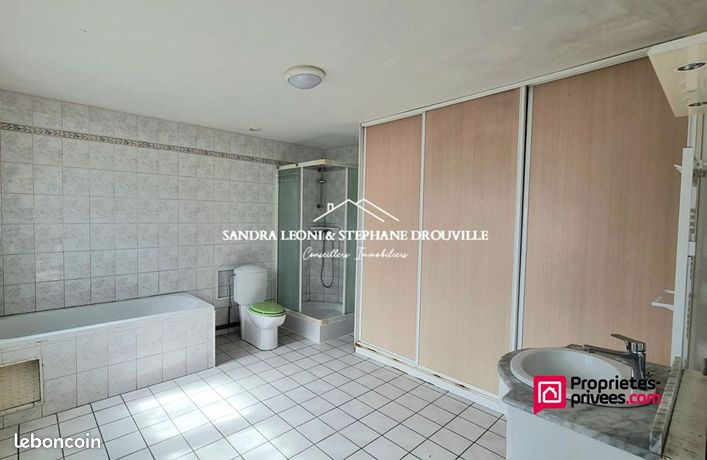 https://img.leboncoin.fr/api/v1/lbcpb1/images/eb/1b/26/eb1b2612f363db80aacee3d6b5cb5003544f2c17.jpg?rule=ad-image