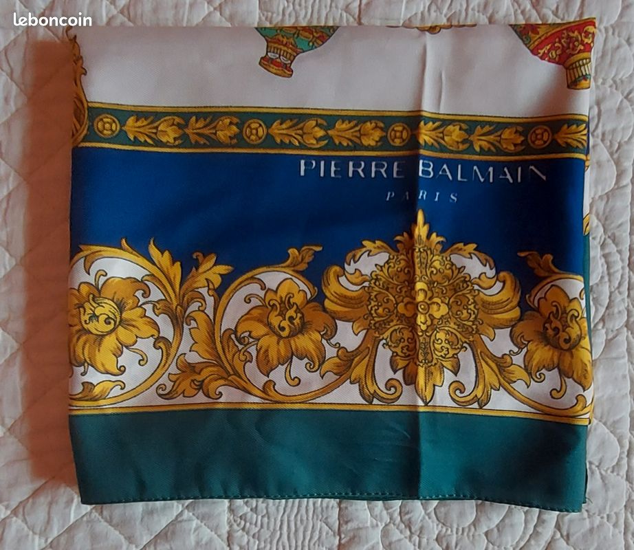 Foulard En Soie Pierre Balmain Vintage - 75x79 Cm Gris - Occasion De Qualité