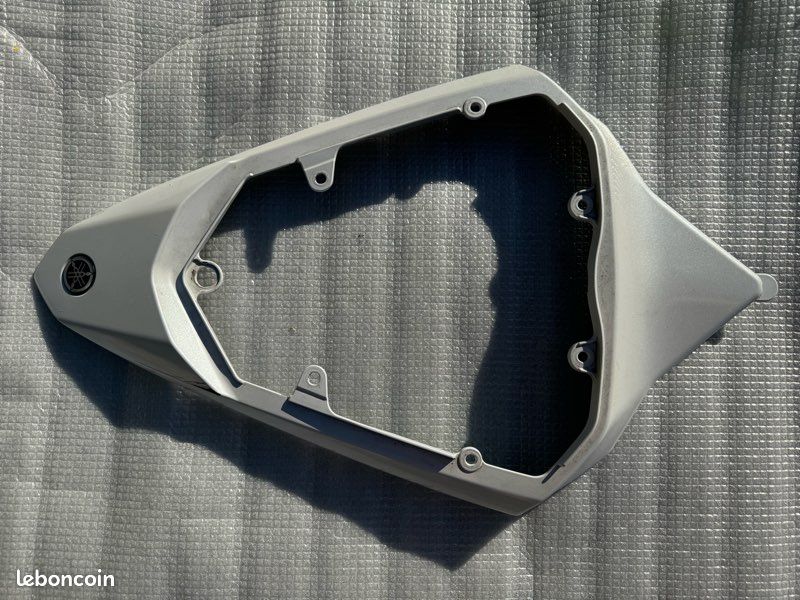 Demi coque carénage supérieur R6 2010 (image 1)