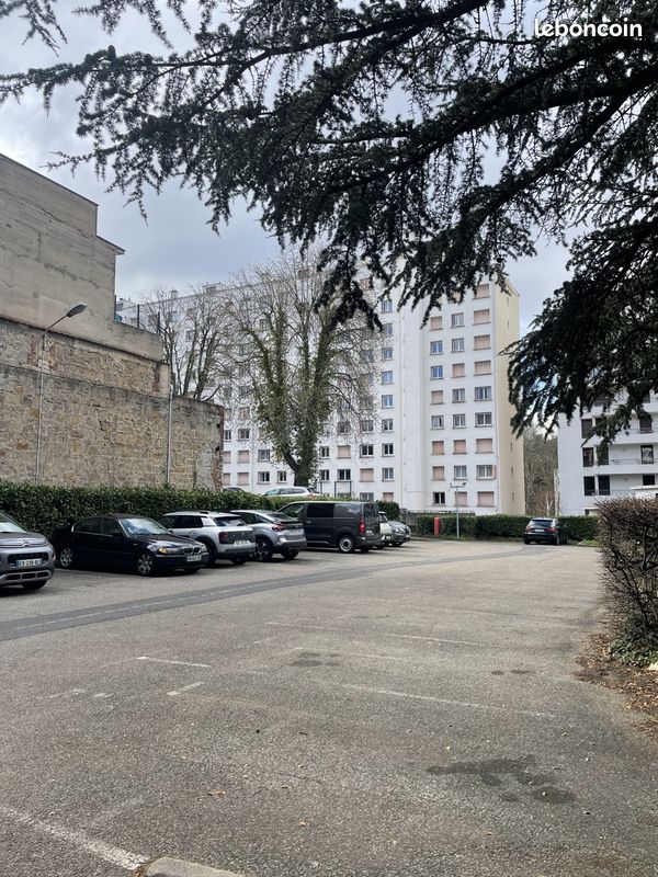 Parking/box 9 m² Saint-Étienne (image 2)