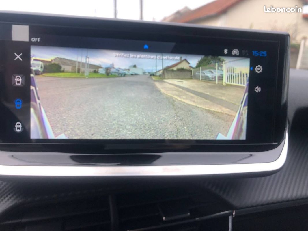 PEUGEOT 2008 Hybrid 145 e-DCS6 Allure (image 17)