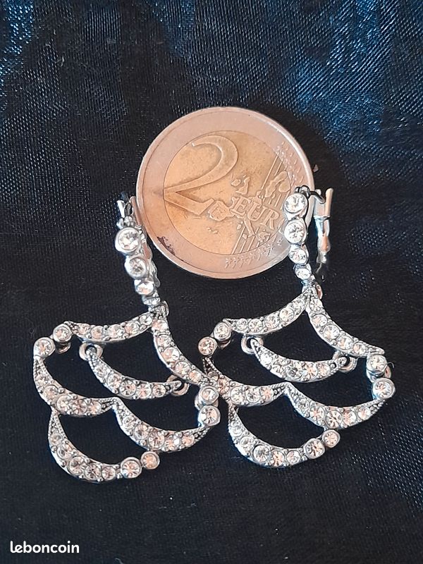 Boucles d'oreilles pendantes vintage plaquées or signées