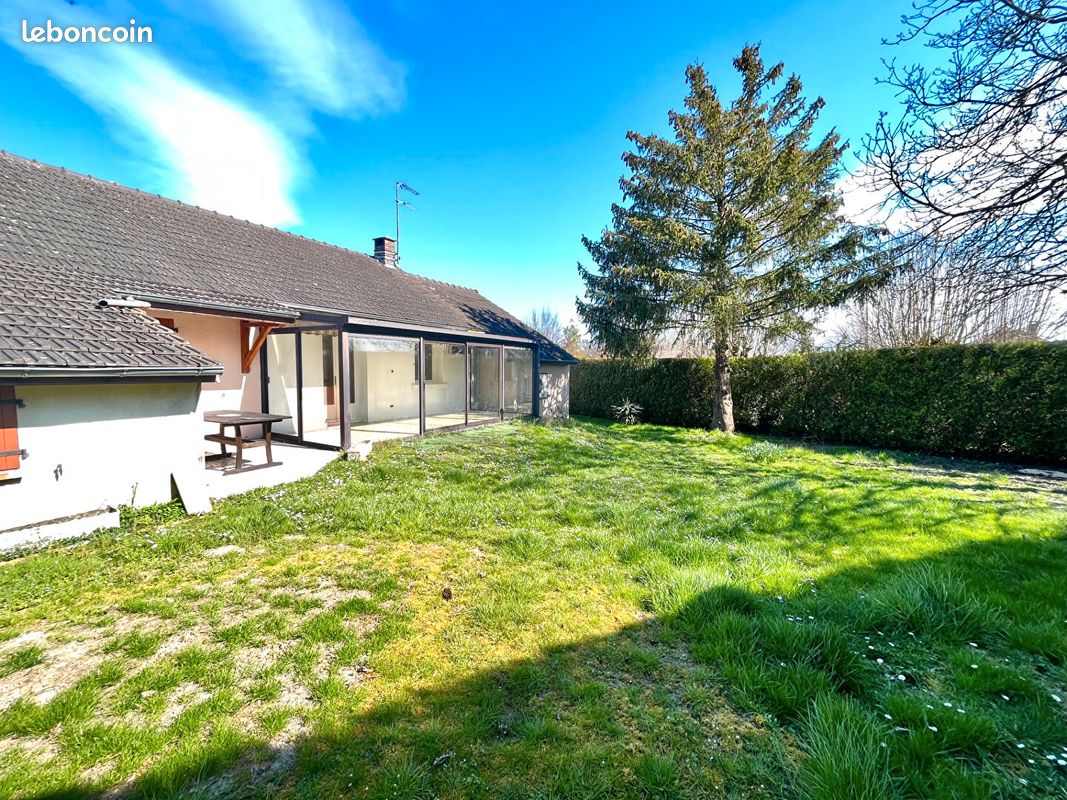 Maison 6 pièces 140 m² · à Saint-Pouange · 140 m² · 1 200 €/mois