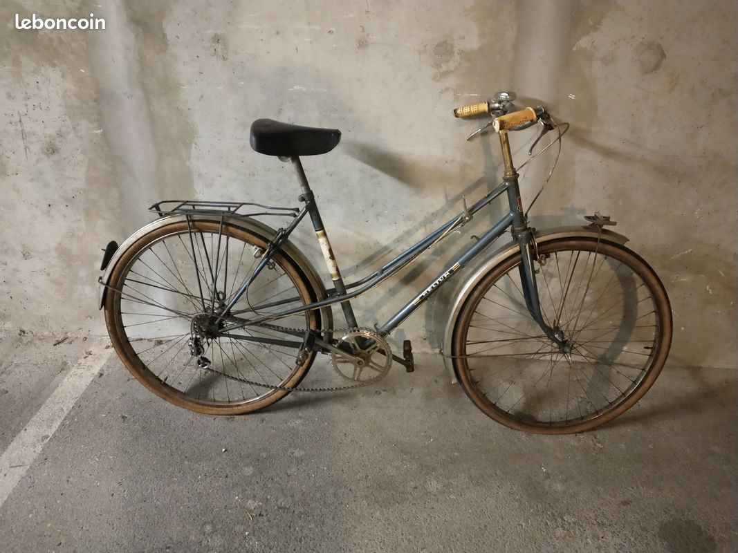 Insigne De Tête De Vélo Vintage - Cycles HELIUM - France - Émaillé