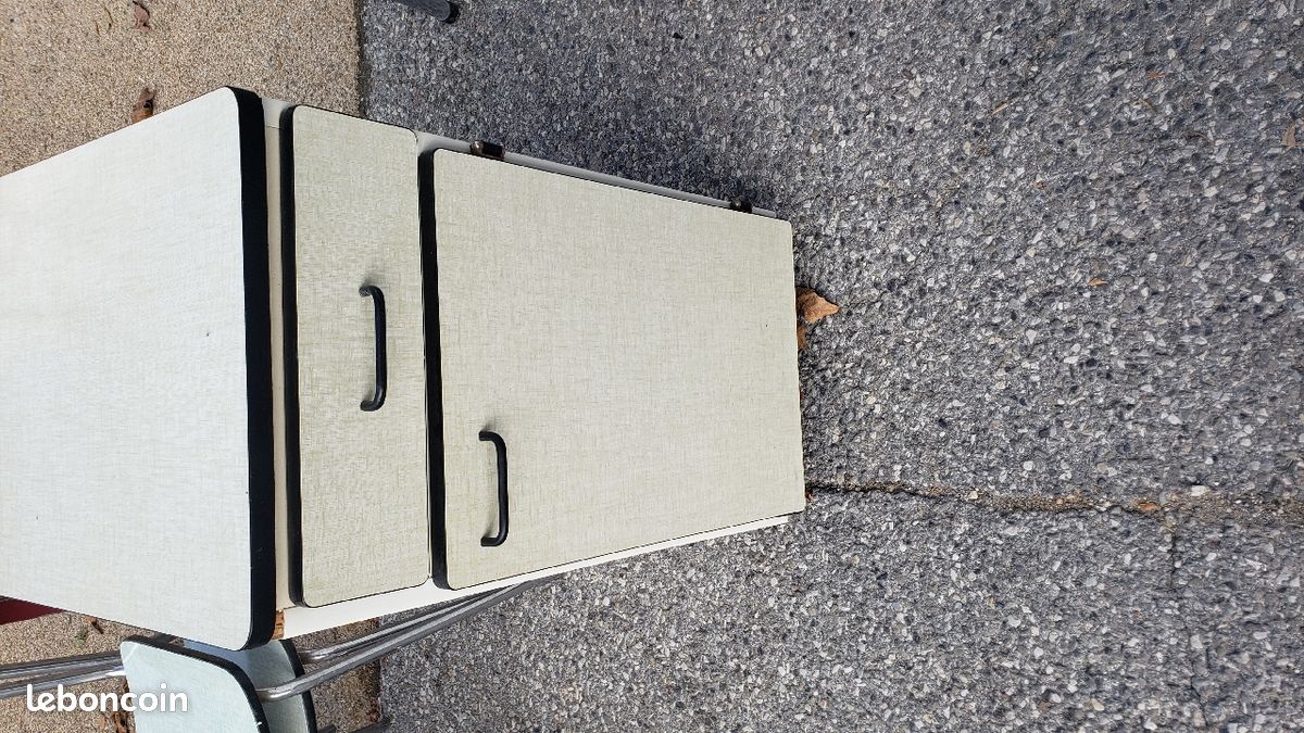Table chaises vintage plus meuble (image 3)