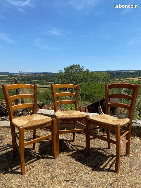 Chaise en bois massif et paille (image 1)