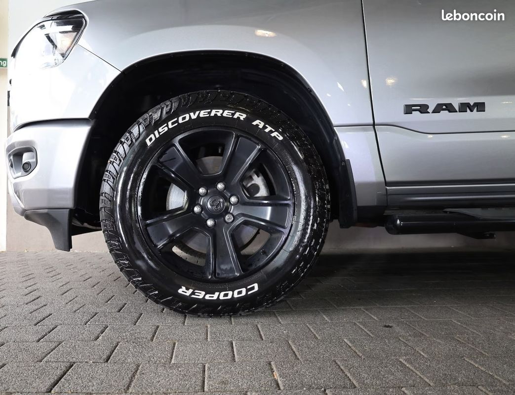 Dodge RAM 1500 5.7 HEMI V8 401ch Big Horn 4x4 Crew Cab | GPL • Attelage • Caméra de recul (image 5)