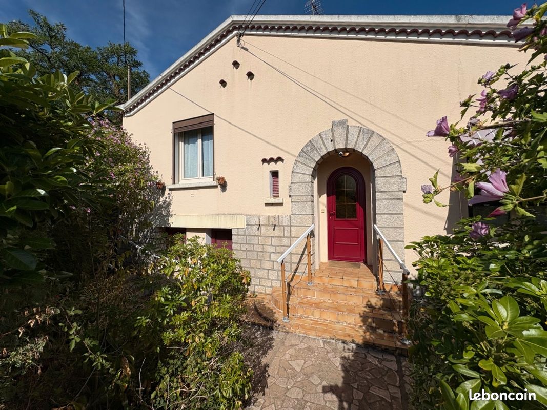Maison 5 pièces 84 m² · à Niort · 84 m² · 890 €