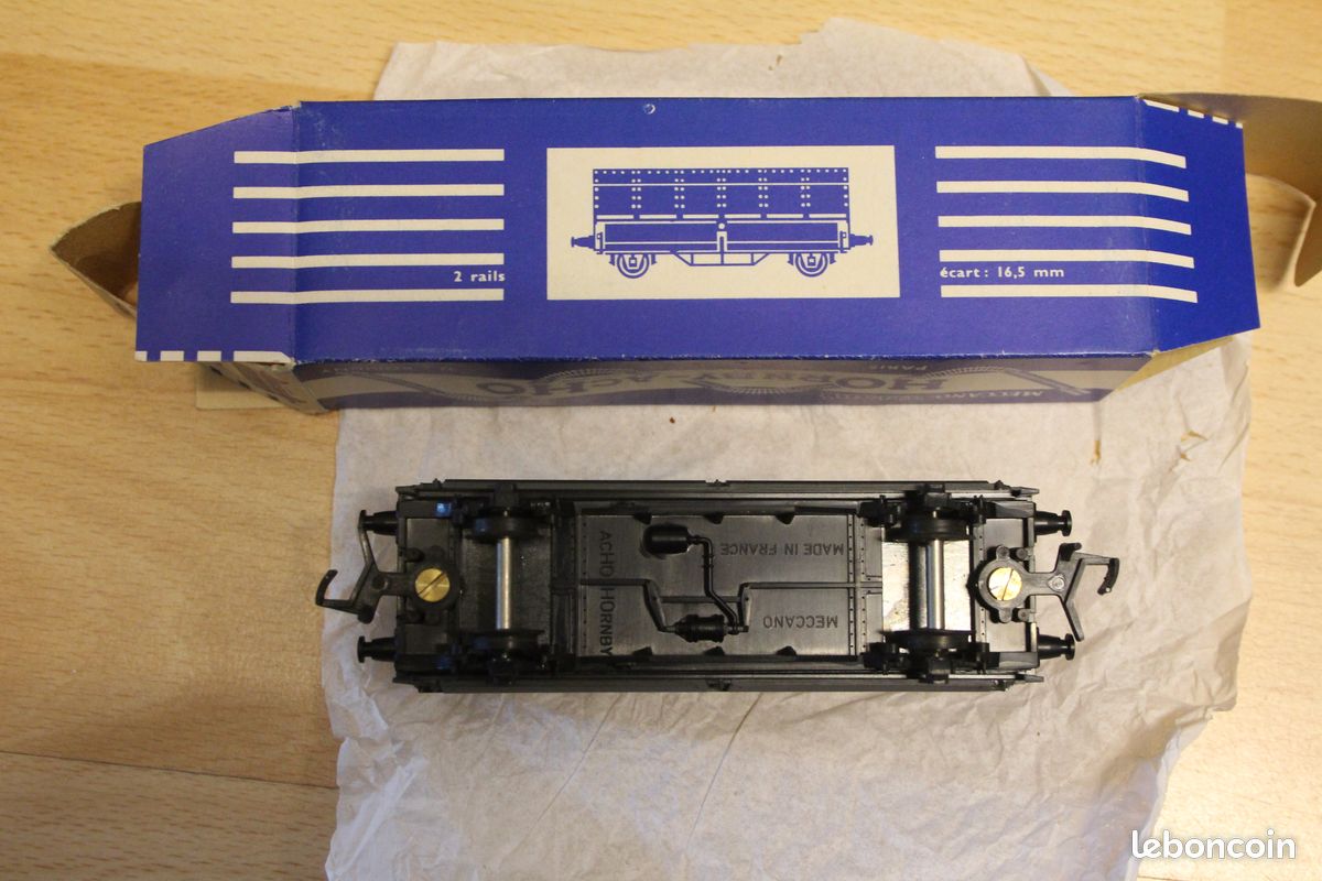 Train HO Hornby- acHO Lot de 9 wagons divers états neufs en boîtes d'origines - Modélisme
