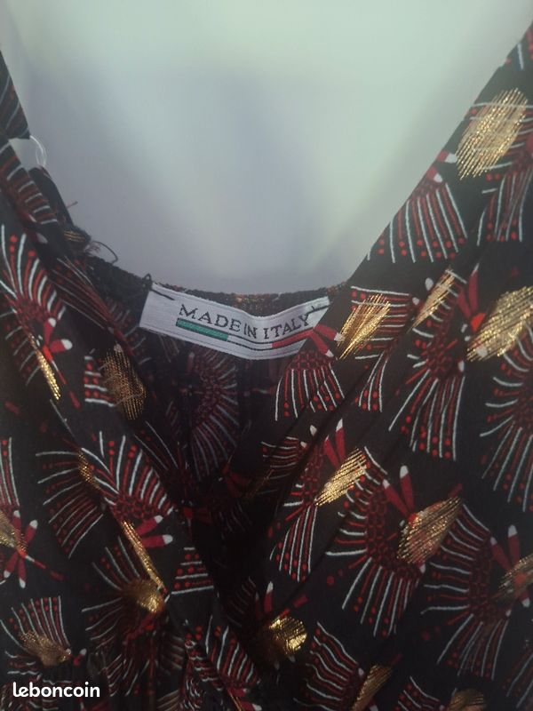 Robe longue imprimée noire rouge et dorée (image 6)