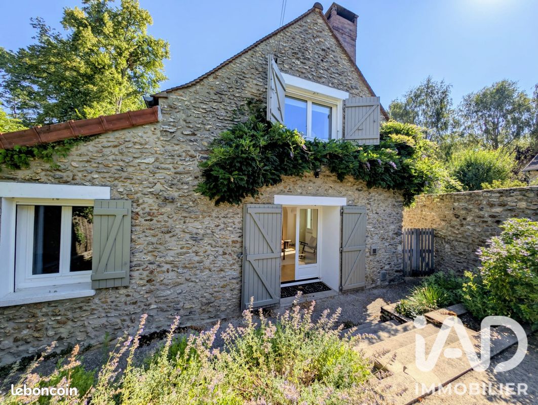 Maison 6 pièces 185 m² · à Grosrouvre · 185 m² · 2 300 €
