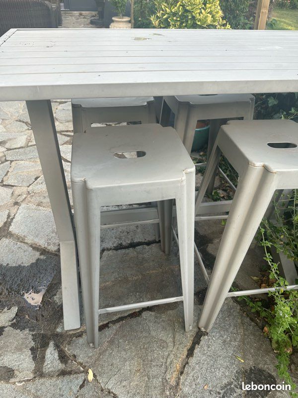 Table haute et tabourets jardin (image 1)