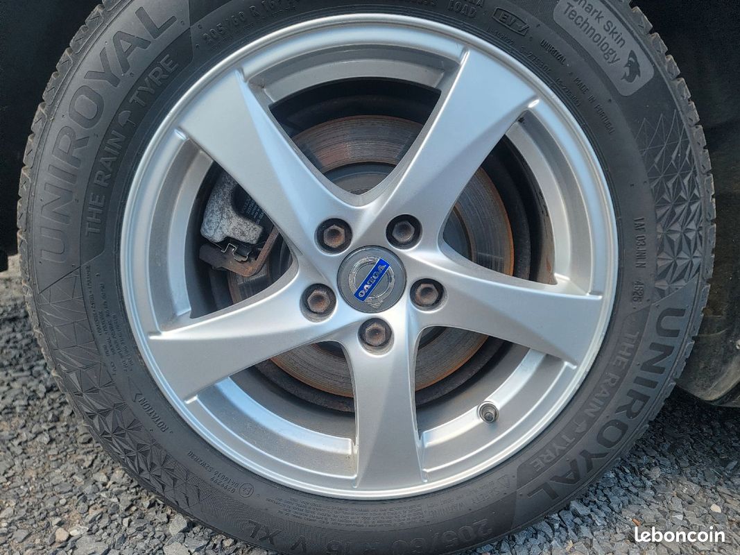 Volvo v70 2l diesel 120ch 2016 (image 7)