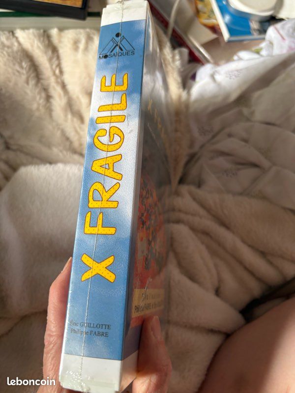 VHS : X Fragile. Philippe Fabre, Éric Guillotte. Mosaïque, 1998. NEUF (image 4)